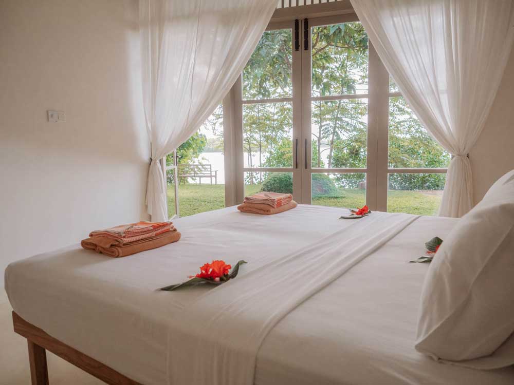 Lanka-Yoga_lakefront-deluxe-room_2